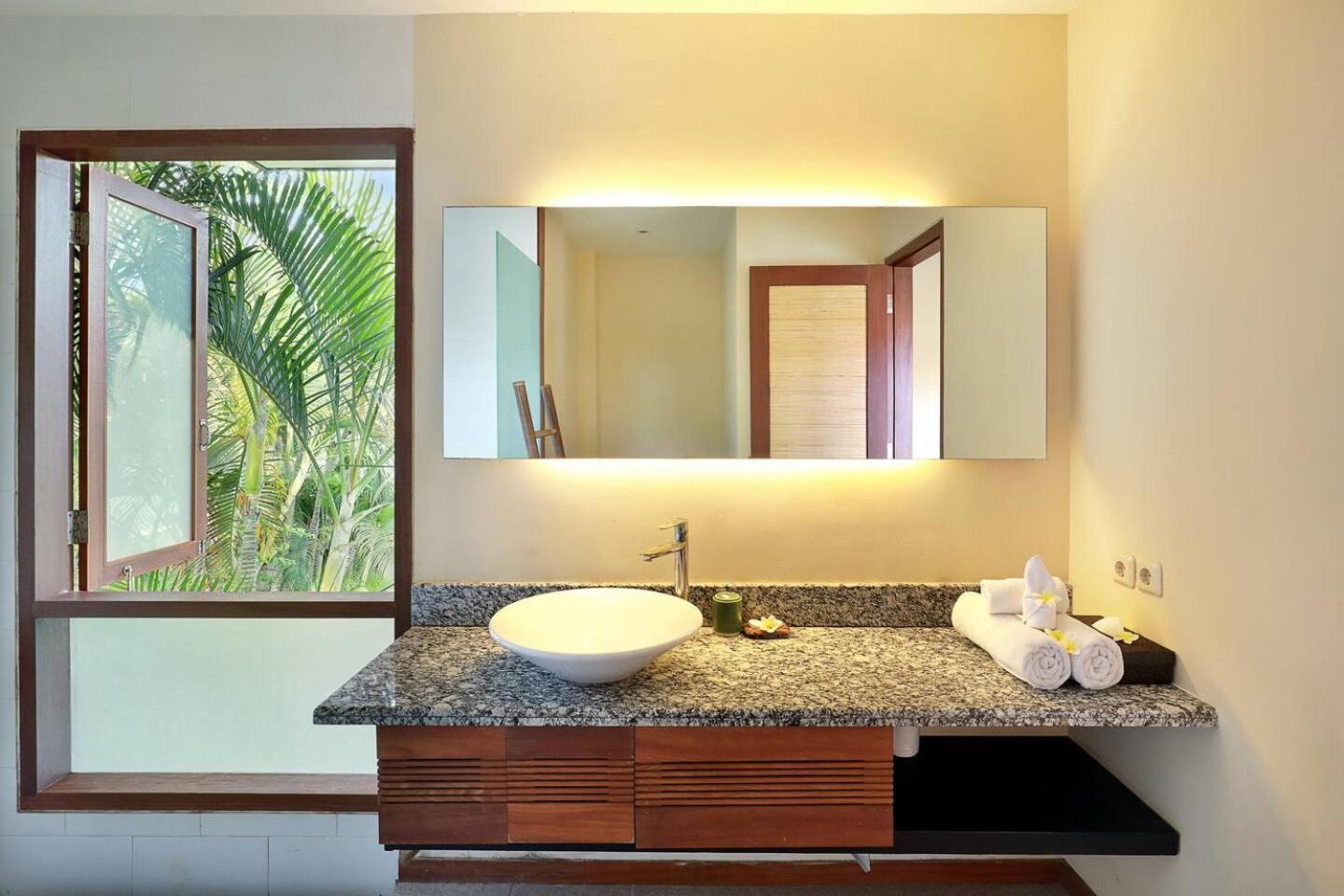 Super Value 4 Bedroom, Walk To Bintang Supermarket Seminyak Dış mekan fotoğraf